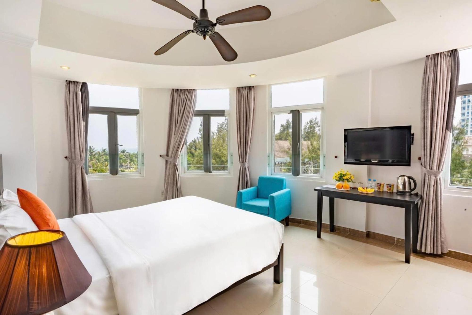 Queen Palace Sea View Hotel Дананг Экстерьер фото